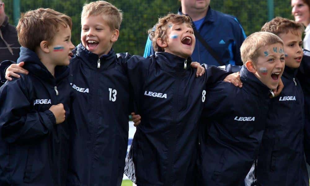 Jakie sygnały świadczą o tym, że dziecko jest pod wpływem presji społecznej?