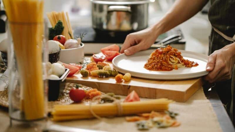 Tradycyjne dania włoskie – kulinarna podróż do serca Włoch