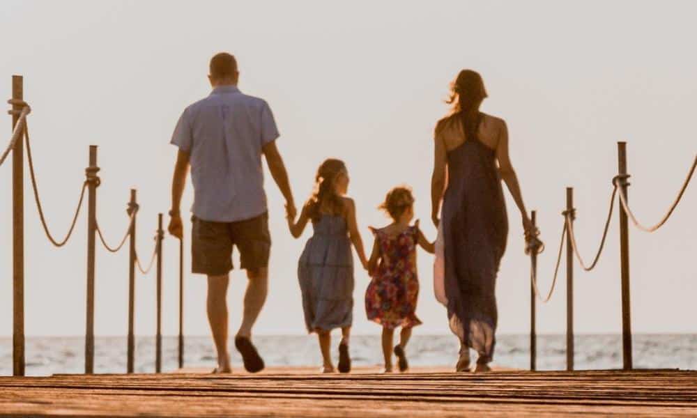 Jakie gry i zabawy pomagają zbliżyć rodzinę do siebie?